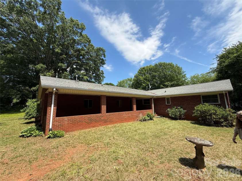 2012 Deal Avenue, Newton, NC 28658.  MLS# CAR4376305, YatesRealty ID 25107. Heated additional building