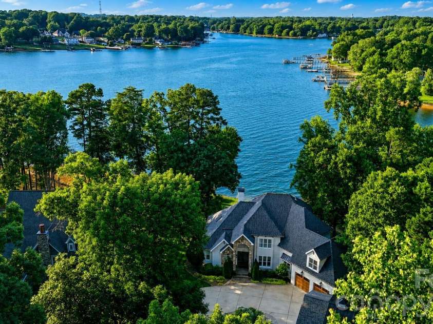 182 Malibu Road, Mooresville, NC 28117.  MLS# CAR4393624, YatesRealty ID 25108. 