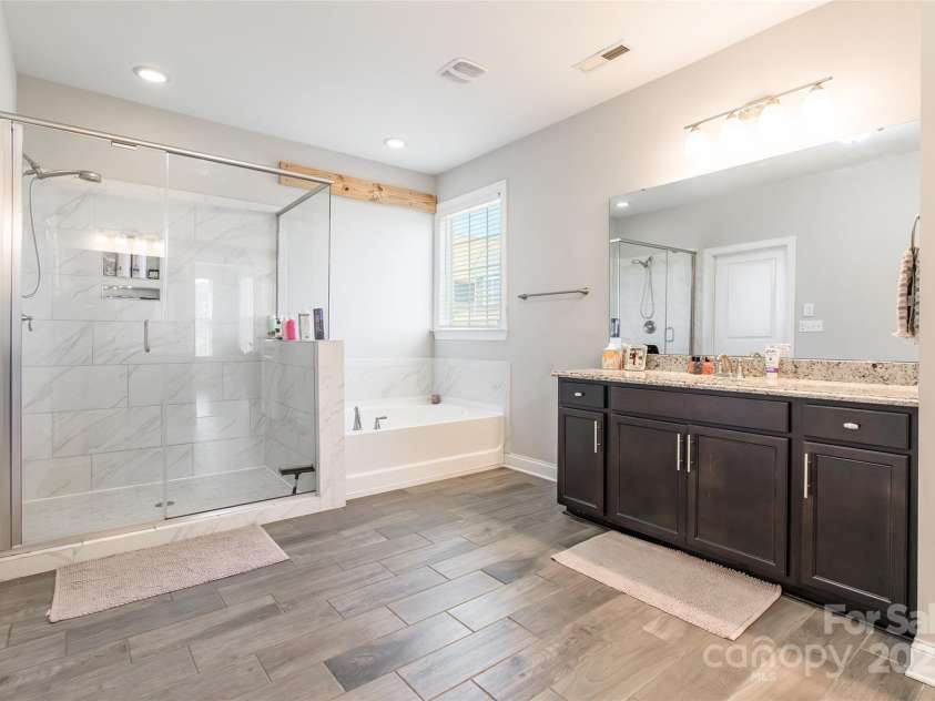 208 Canoe Pole Lane, Mooresville, NC 28117.  MLS# CAR4279888, YatesRealty ID 25108. 