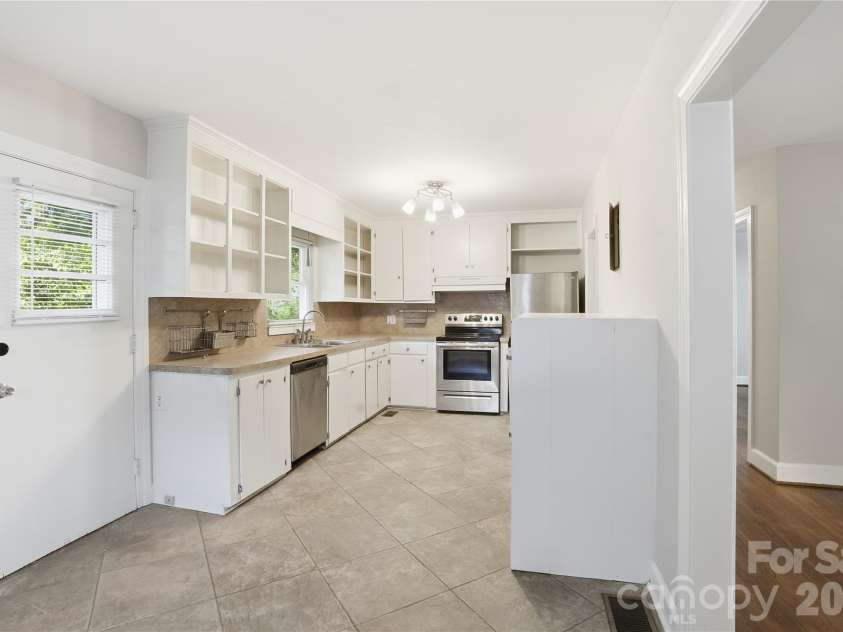 25 Ridenhour Court, Concord, NC 28205.  MLS# CAR4359051, YatesRealty ID 25109. Kitchen