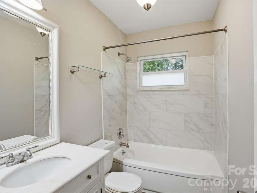 25 Ridenhour Court, Concord, NC 28205.  MLS# CAR4359051, YatesRealty ID 25109. Primary Bathroom