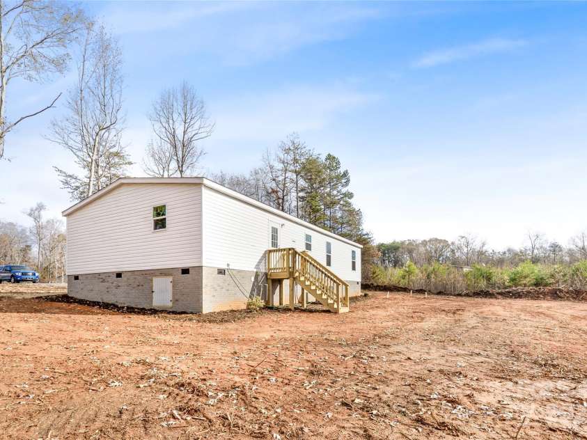 270 Plain View Drive, Ellenboro, NC 28040.  MLS# CAR4326433, YatesRealty ID 2511. 