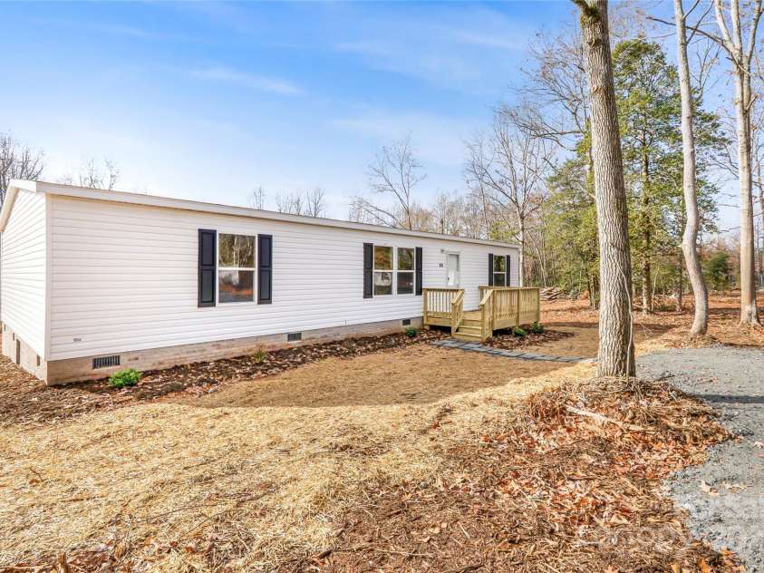 270 Plain View Drive, Ellenboro, NC 28040.  MLS# CAR4326433, YatesRealty ID 2511. 
