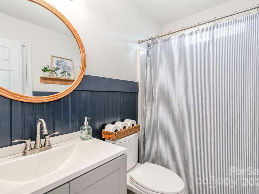 5120 Silabert Avenue, Charlotte, NC 28205.  MLS# CAR4223242, YatesRealty ID 2511. Updated full hall bathroom
