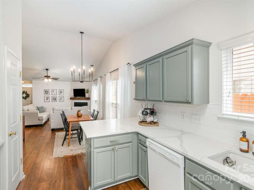 5120 Silabert Avenue, Charlotte, NC 28205.  MLS# CAR4223242, YatesRealty ID 2511. Updated kitchen