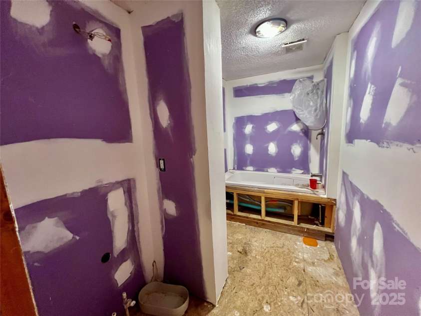 6832 Mandarin Drive, Rock Hill, SC 29732.  MLS# CAR4277571, YatesRealty ID 25110. 2nd Primary Bathroom