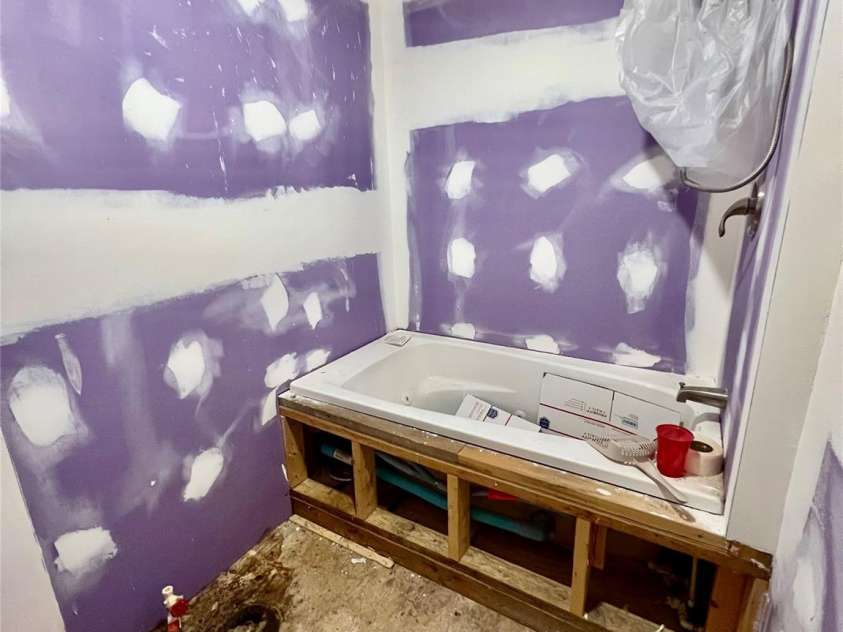 6832 Mandarin Drive, Rock Hill, SC 29732.  MLS# CAR4277571, YatesRealty ID 25110. 2nd Primary Bathroom