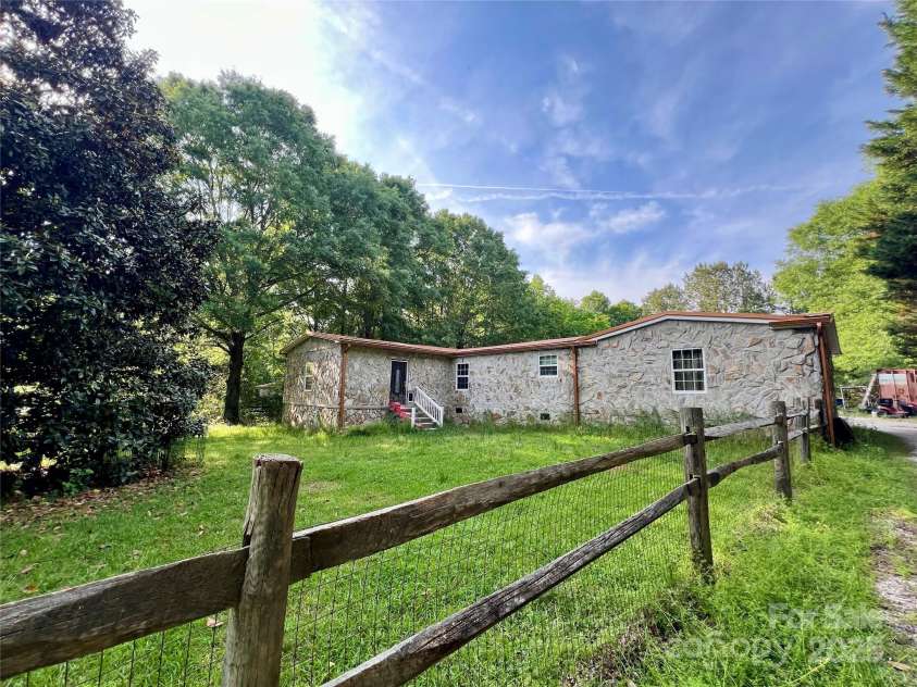 6832 Mandarin Drive, Rock Hill, SC 29732.  MLS# CAR4277571, YatesRealty ID 25110. 