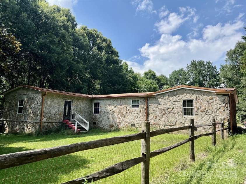 6832 Mandarin Drive, Rock Hill, SC 29732.  MLS# CAR4277571, YatesRealty ID 25110. 