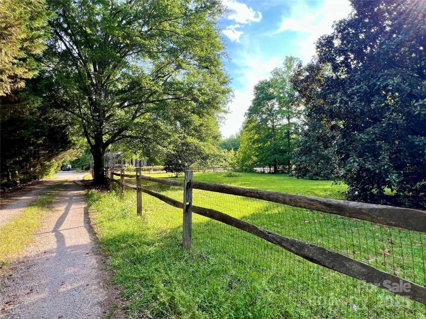 6832 Mandarin Drive, Rock Hill, SC 29732.  MLS# CAR4277571, YatesRealty ID 25110. 