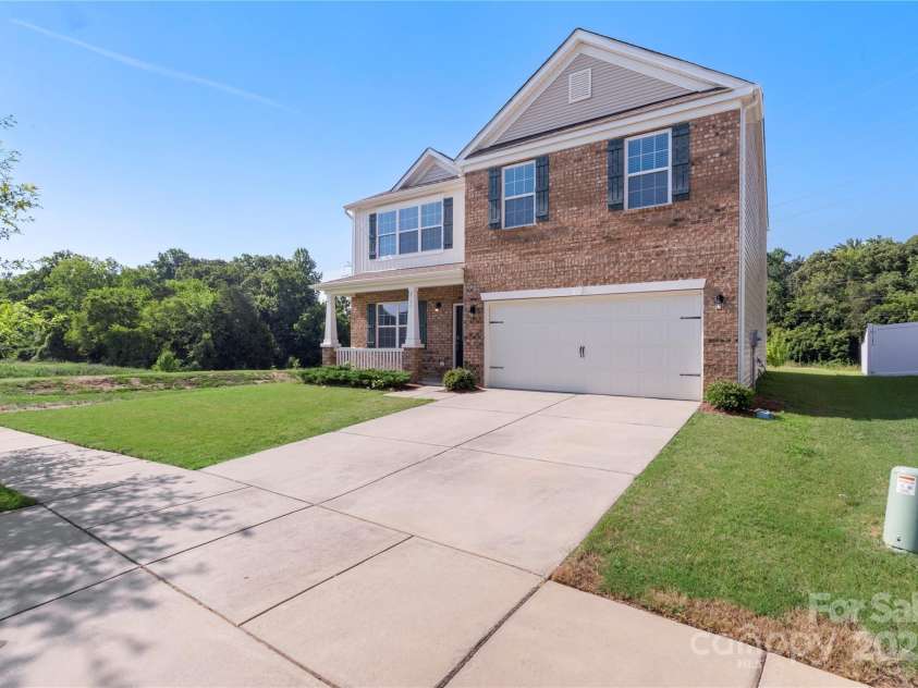 7025 Pennyroyal Way, Charlotte, NC 28216.  MLS# CAR4278799, YatesRealty ID 25111. 