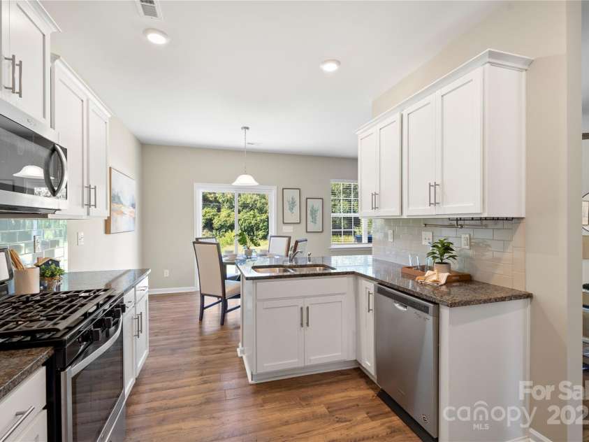 7025 Pennyroyal Way, Charlotte, NC 28216.  MLS# CAR4278799, YatesRealty ID 25111. 