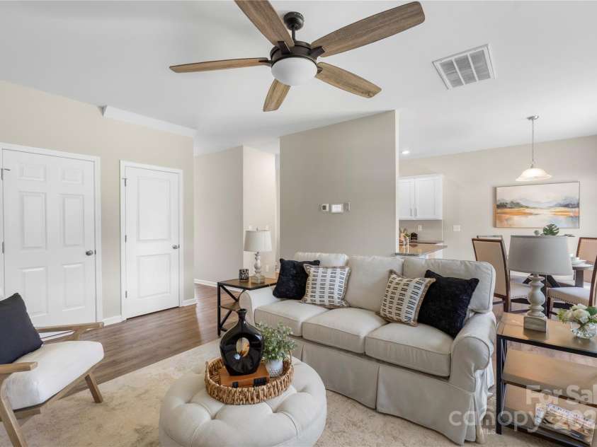 7025 Pennyroyal Way, Charlotte, NC 28216.  MLS# CAR4278799, YatesRealty ID 25111. 