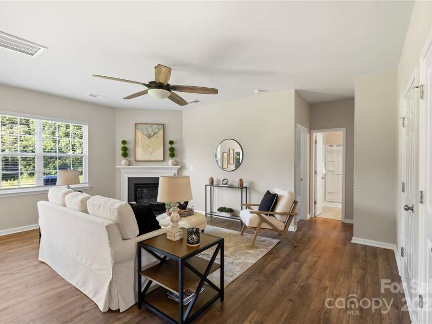 7025 Pennyroyal Way, Charlotte, NC 28216.  MLS# CAR4278799, YatesRealty ID 25111. 