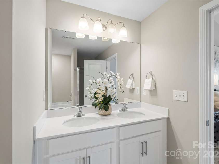 7025 Pennyroyal Way, Charlotte, NC 28216.  MLS# CAR4278799, YatesRealty ID 25111. 