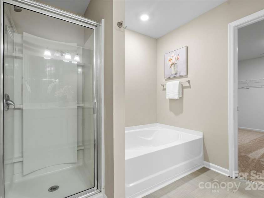 7025 Pennyroyal Way, Charlotte, NC 28216.  MLS# CAR4278799, YatesRealty ID 25111. 