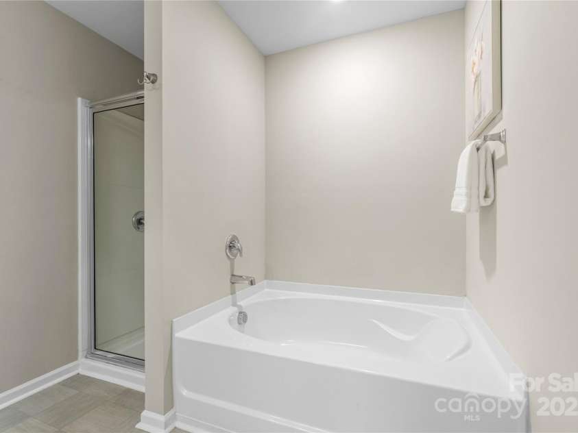 7025 Pennyroyal Way, Charlotte, NC 28216.  MLS# CAR4278799, YatesRealty ID 25111. 