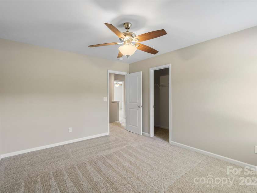 7025 Pennyroyal Way, Charlotte, NC 28216.  MLS# CAR4278799, YatesRealty ID 25111. 