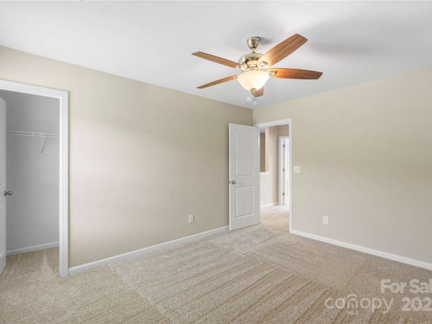 7025 Pennyroyal Way, Charlotte, NC 28216.  MLS# CAR4278799, YatesRealty ID 25111. 