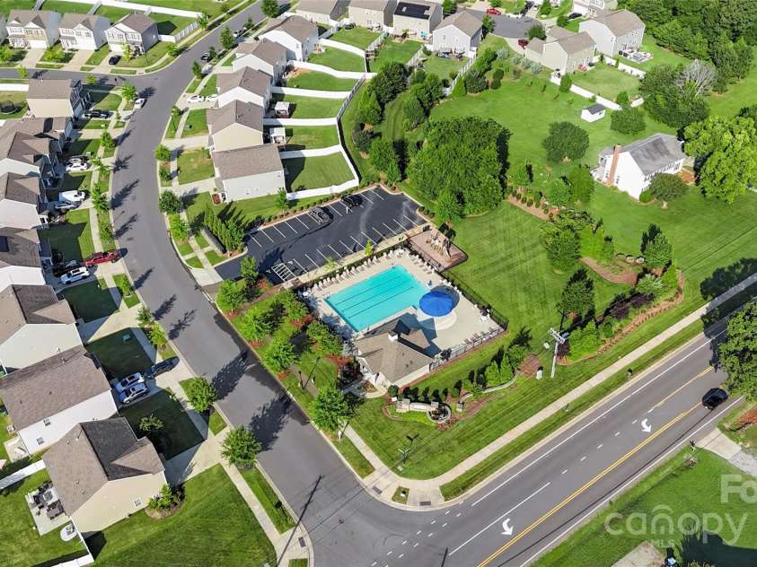 7025 Pennyroyal Way, Charlotte, NC 28216.  MLS# CAR4278799, YatesRealty ID 25111. 