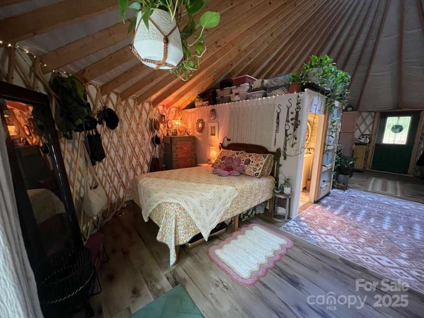 430 Galbraith Creek Road, Bryson City, NC 28713.  MLS# CAR4274920, YatesRealty ID 25112. 