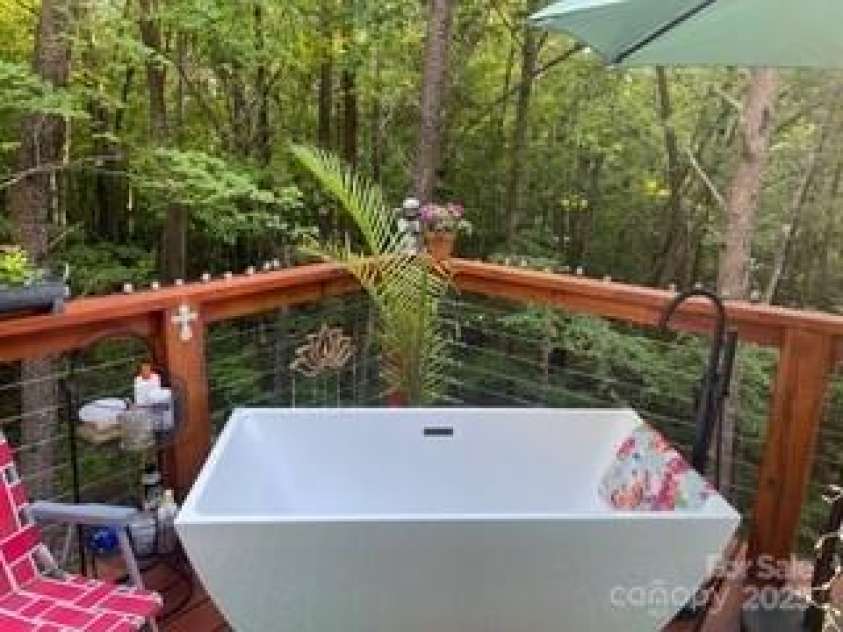 430 Galbraith Creek Road, Bryson City, NC 28713.  MLS# CAR4274920, YatesRealty ID 25112. 