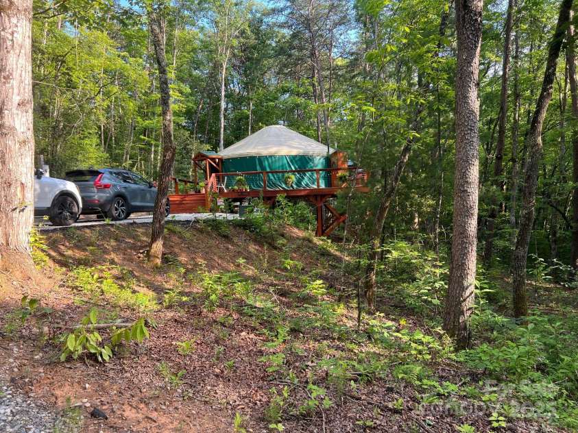 430 Galbraith Creek Road, Bryson City, NC 28713.  MLS# CAR4274920, YatesRealty ID 25112. 