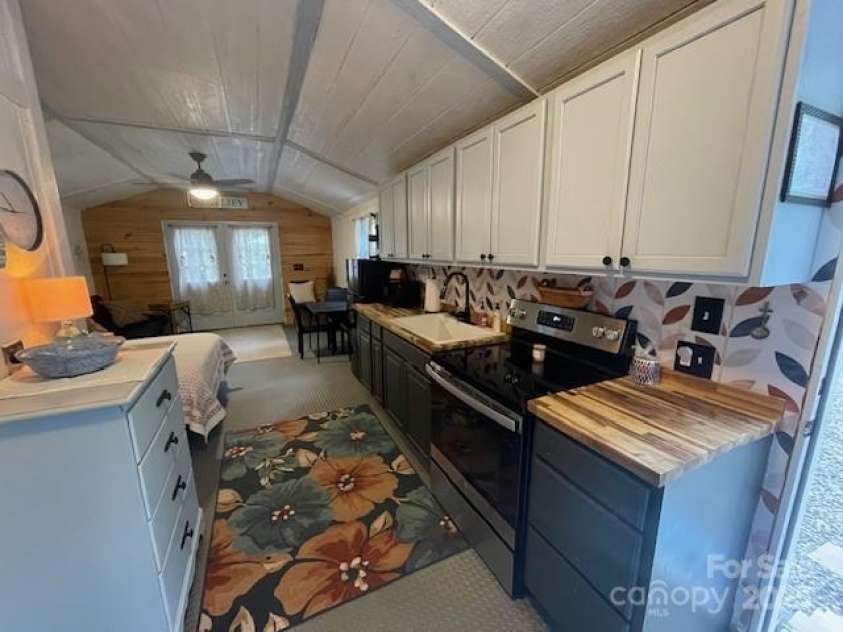 430 Galbraith Creek Road, Bryson City, NC 28713.  MLS# CAR4274920, YatesRealty ID 25112. 