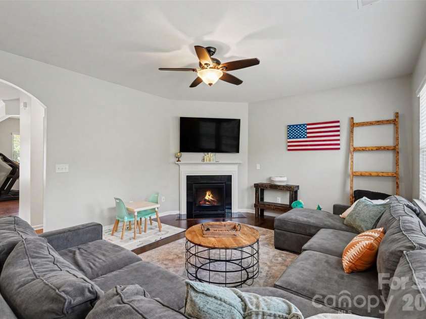 4638 Cecilia Lane, Charlotte, NC 28273.  MLS# CAR4384905, YatesRealty ID 25112. 