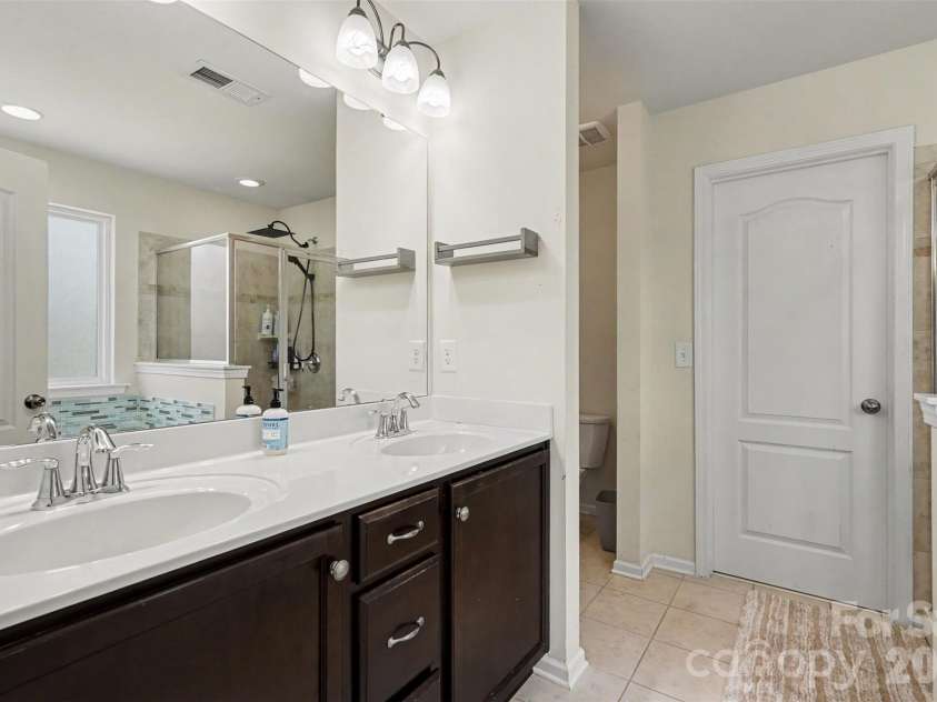 4638 Cecilia Lane, Charlotte, NC 28273.  MLS# CAR4384905, YatesRealty ID 25112. 