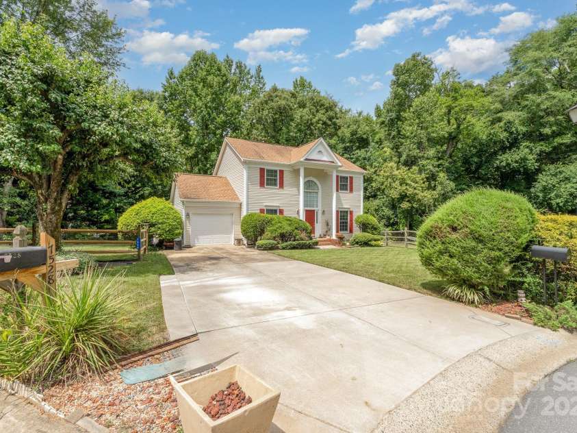 7524 Heronwood Lane, Charlotte, NC 28227.  MLS# CAR4277513, YatesRealty ID 25113. 