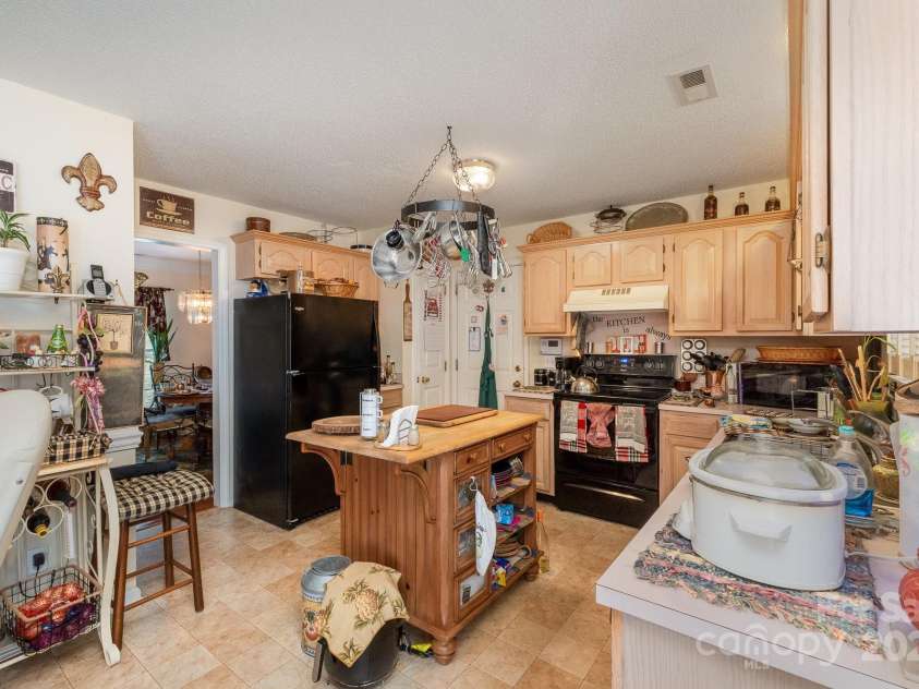 7524 Heronwood Lane, Charlotte, NC 28227.  MLS# CAR4277513, YatesRealty ID 25113. 