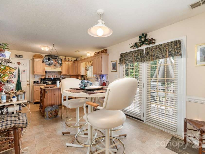 7524 Heronwood Lane, Charlotte, NC 28227.  MLS# CAR4277513, YatesRealty ID 25113. 