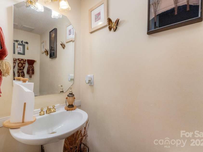 7524 Heronwood Lane, Charlotte, NC 28227.  MLS# CAR4277513, YatesRealty ID 25113. 