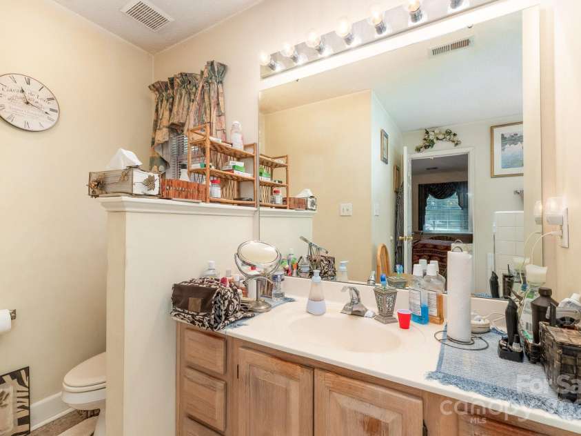 7524 Heronwood Lane, Charlotte, NC 28227.  MLS# CAR4277513, YatesRealty ID 25113. 