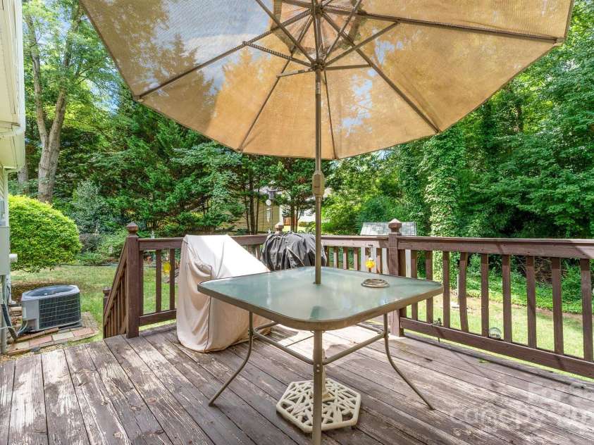 7524 Heronwood Lane, Charlotte, NC 28227.  MLS# CAR4277513, YatesRealty ID 25113. 