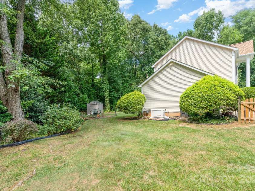 7524 Heronwood Lane, Charlotte, NC 28227.  MLS# CAR4277513, YatesRealty ID 25113. 