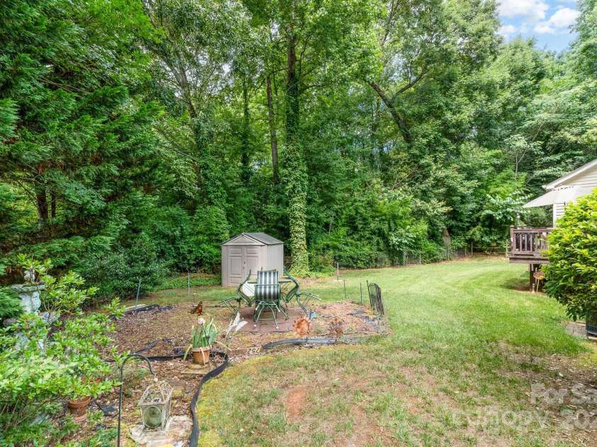 7524 Heronwood Lane, Charlotte, NC 28227.  MLS# CAR4277513, YatesRealty ID 25113. 