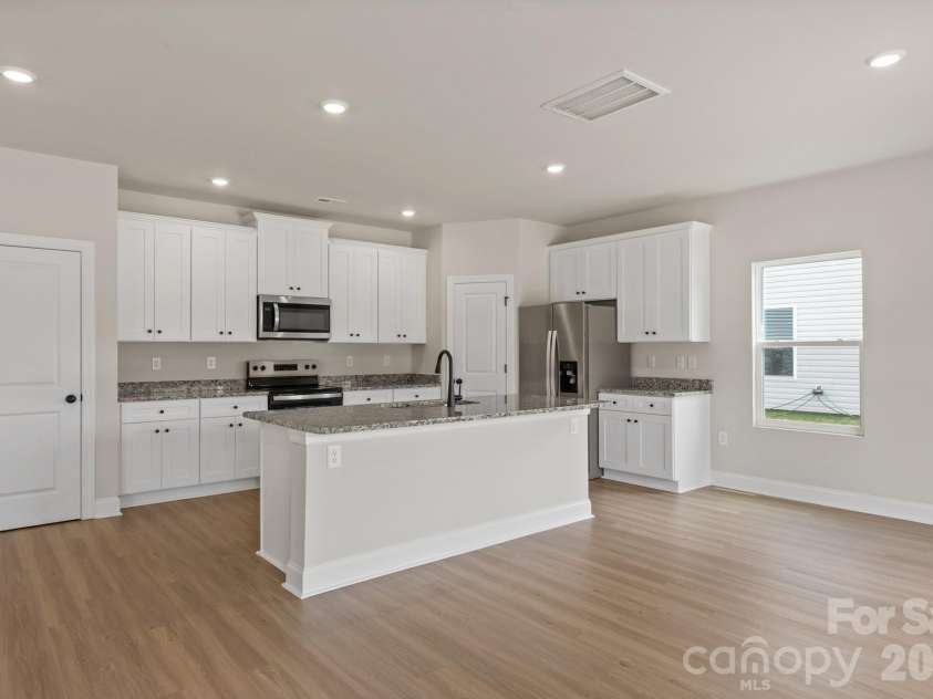 810 Willow Estates Drive, Shelby, NC 28150.  MLS# CAR4374024, YatesRealty ID 25113. 