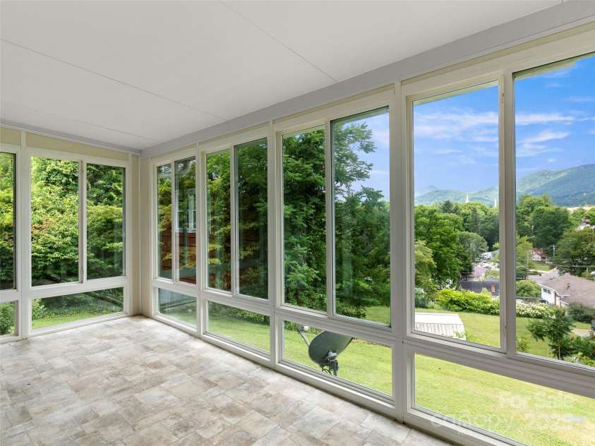 30 Belleview Road, Waynesville, NC 28786.  MLS# CAR4277829, YatesRealty ID 25114. 