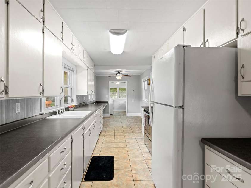 30 Belleview Road, Waynesville, NC 28786.  MLS# CAR4277829, YatesRealty ID 25114. 