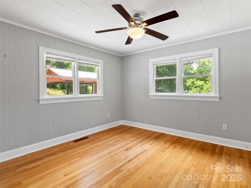 30 Belleview Road, Waynesville, NC 28786.  MLS# CAR4277829, YatesRealty ID 25114. 