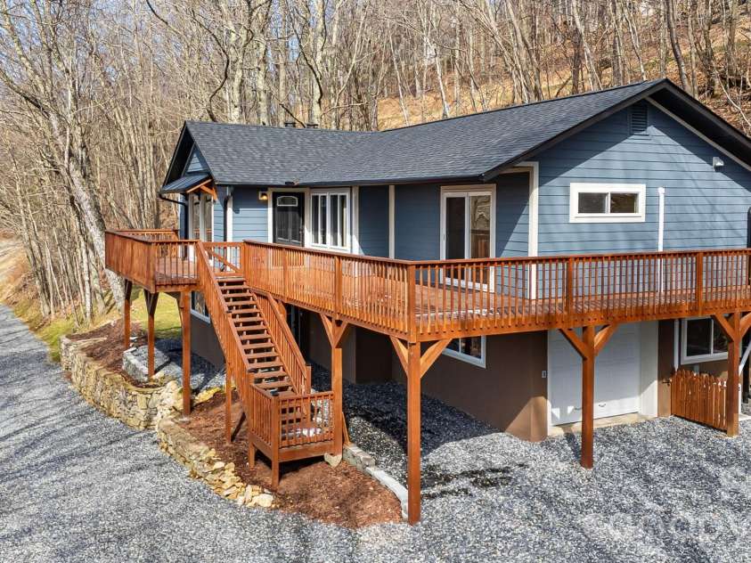 1065 Oak Ridge Lane, Mars Hill, NC 28754.  MLS# CAR4358606, YatesRealty ID 25115. Beautiful Setting for This Mountain Home