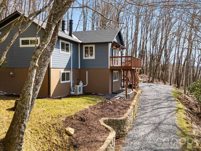 1065 Oak Ridge Lane, Mars Hill, NC 28754.  MLS# CAR4358606, YatesRealty ID 25115. Beautiful Setting for This Mountain Home