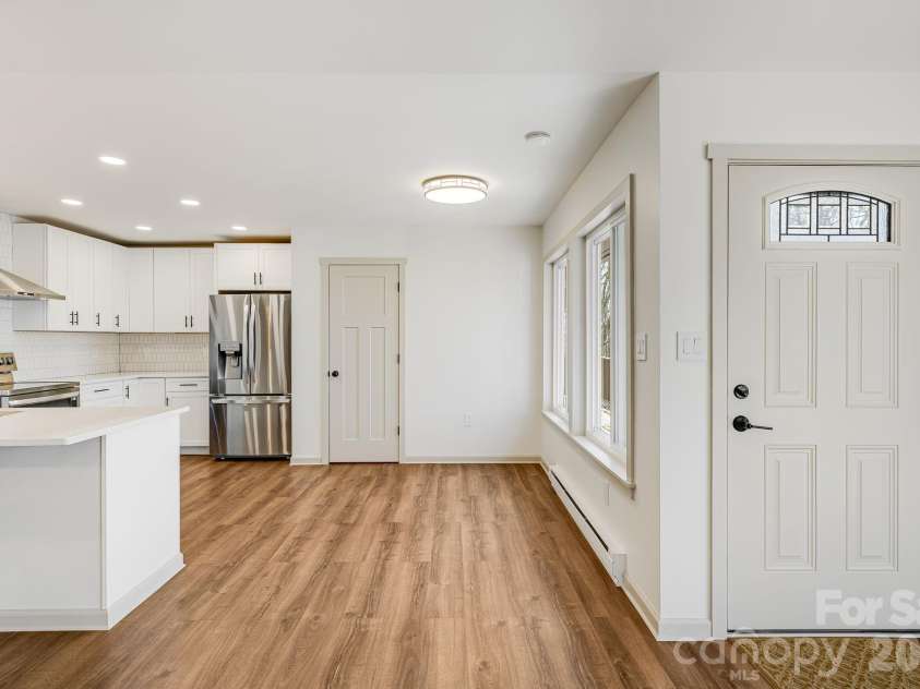 1065 Oak Ridge Lane, Mars Hill, NC 28754.  MLS# CAR4358606, YatesRealty ID 25115. Eat In Kitchen