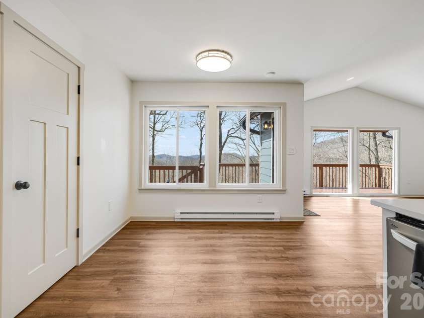 1065 Oak Ridge Lane, Mars Hill, NC 28754.  MLS# CAR4358606, YatesRealty ID 25115. Eat In Kitchen