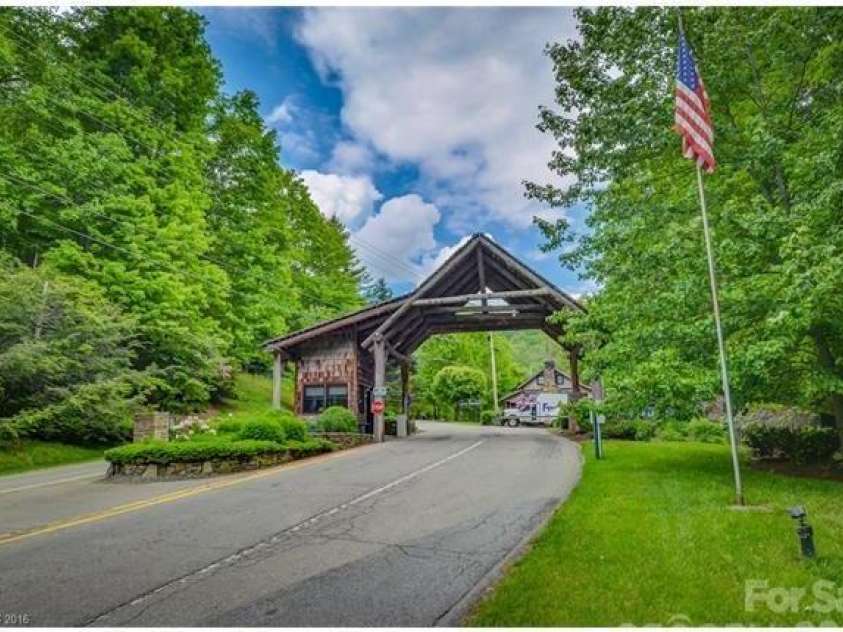 1065 Oak Ridge Lane, Mars Hill, NC 28754.  MLS# CAR4358606, YatesRealty ID 25115. Gated/ Security 24/7