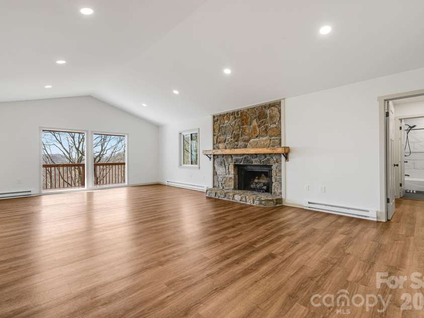 1065 Oak Ridge Lane, Mars Hill, NC 28754.  MLS# CAR4358606, YatesRealty ID 25115. Open and Airy Great Room