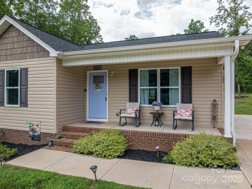 2921 Heavners Farm Court, Lincolnton, NC 28092.  MLS# CAR4274766, YatesRealty ID 25115. 