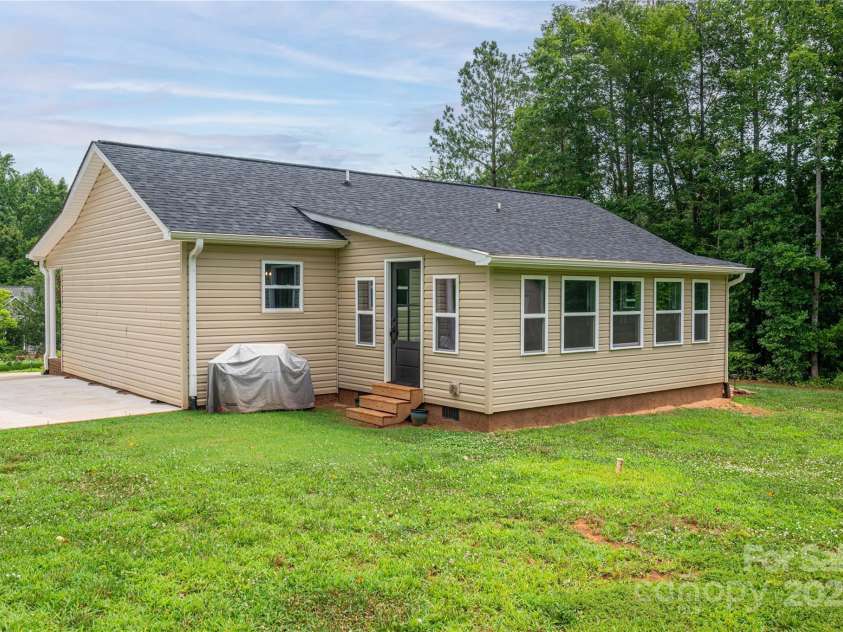 2921 Heavners Farm Court, Lincolnton, NC 28092.  MLS# CAR4274766, YatesRealty ID 25115. 